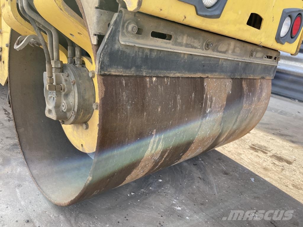 Bomag BW 100 AD-5 مداحل ثنائية الاسطوانة