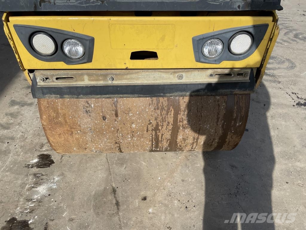 Bomag BW 100 AD-5 مداحل ثنائية الاسطوانة