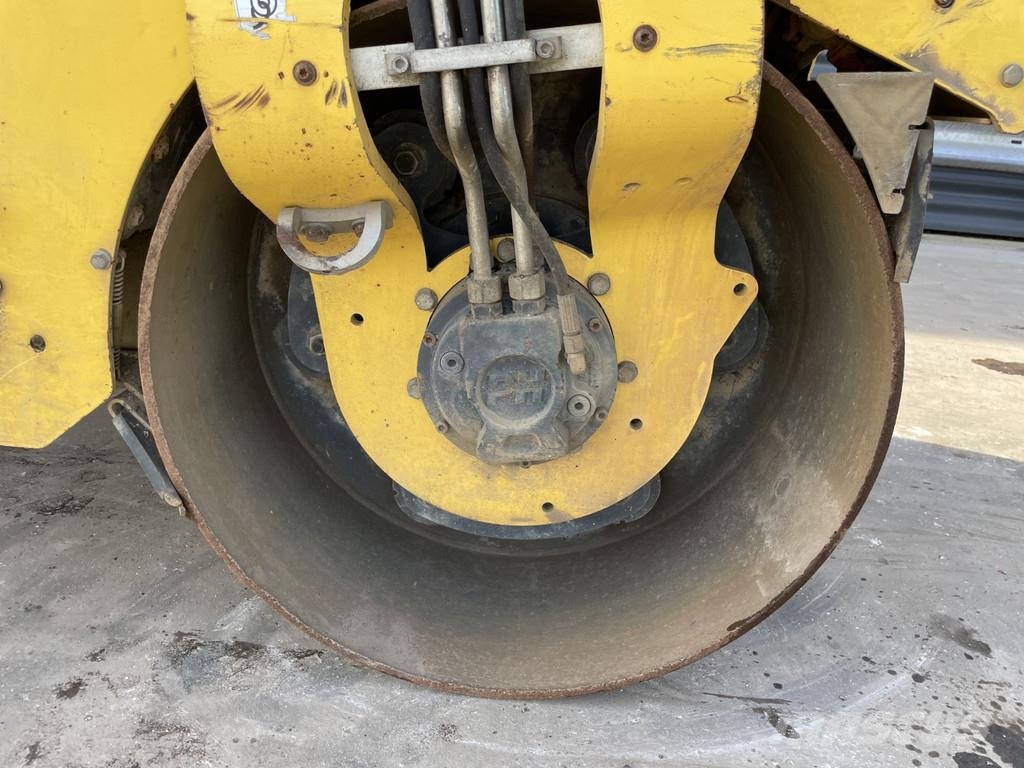 Bomag BW 100 AD-5 مداحل ثنائية الاسطوانة