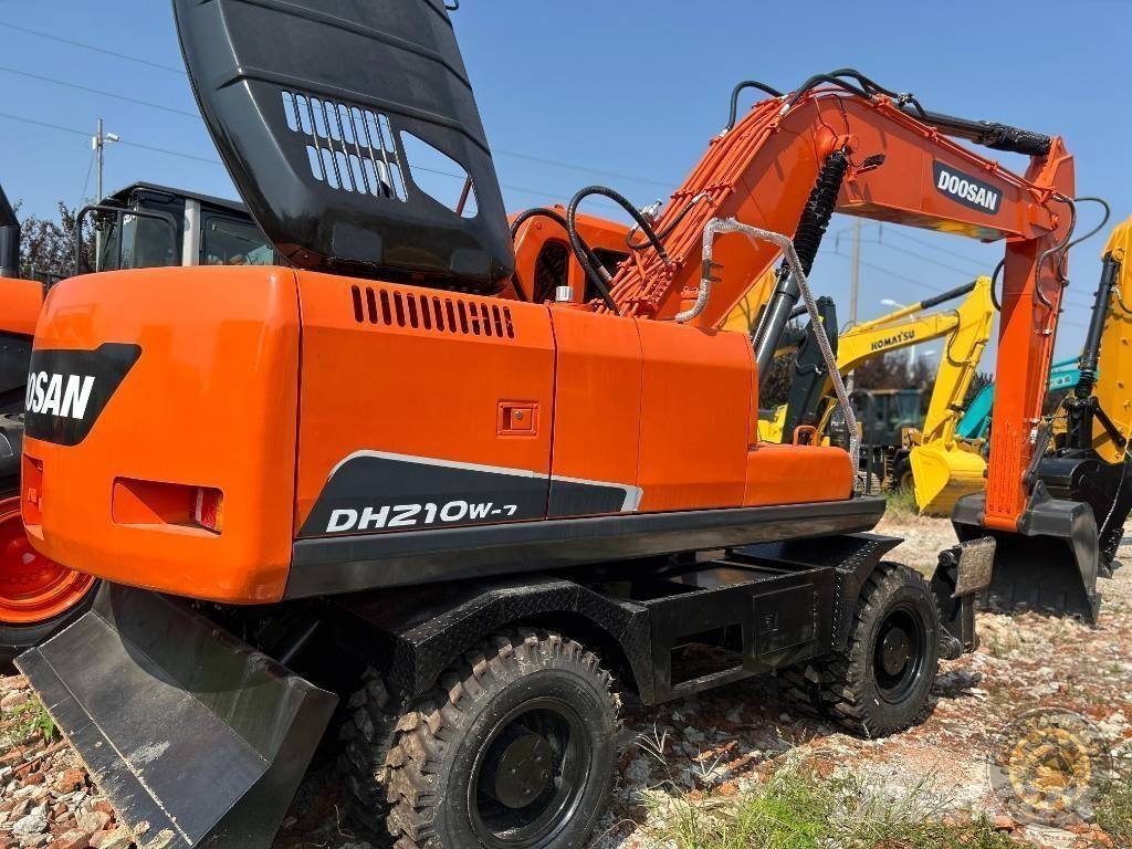 Doosan DH 210 W-7 Ekskavatori uz riteņiem