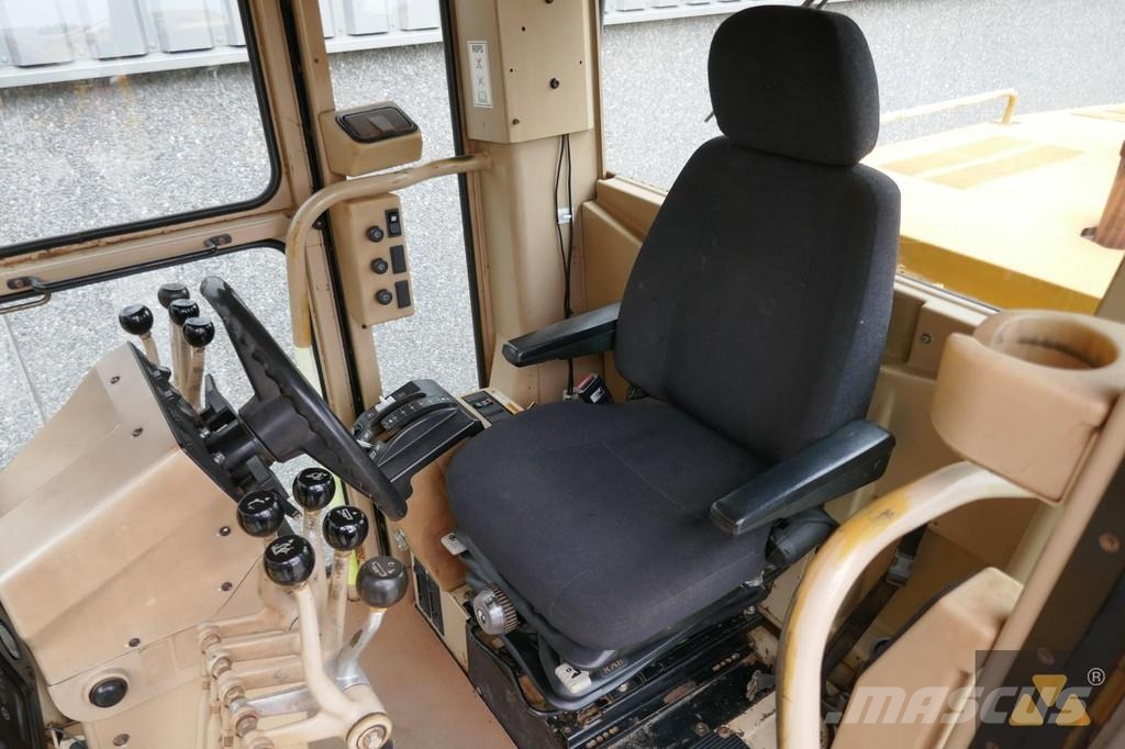 CAT 140H Grader