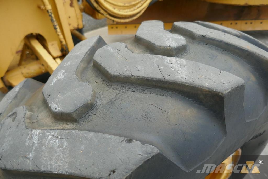 CAT 140H Grader