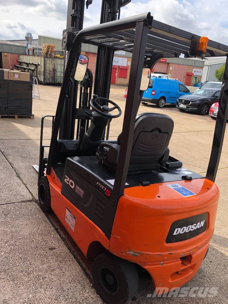 Doosan B20X-5 شاحنات ذات رافعات شوكية تعمل بالكهرباء
