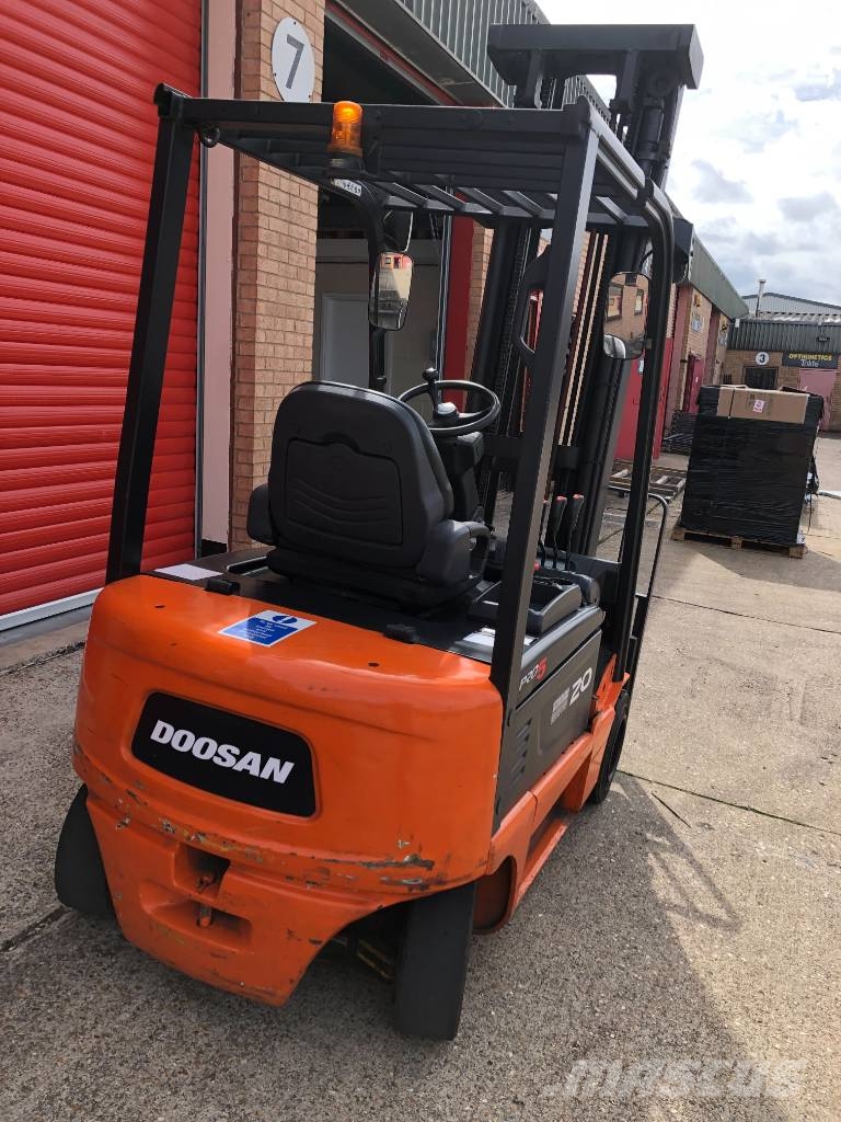 Doosan B20X-5 شاحنات ذات رافعات شوكية تعمل بالكهرباء