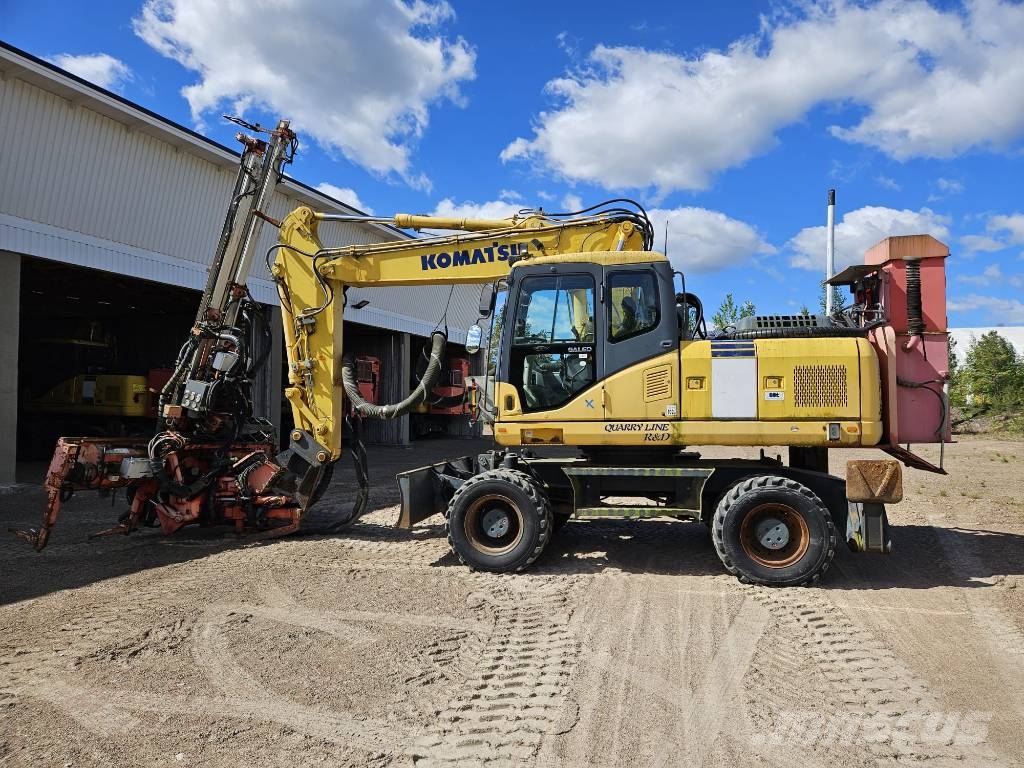 Sandvik DQ 240 ja Komatsu PW 180-7K Overfladeboreudstyr / Borerigge