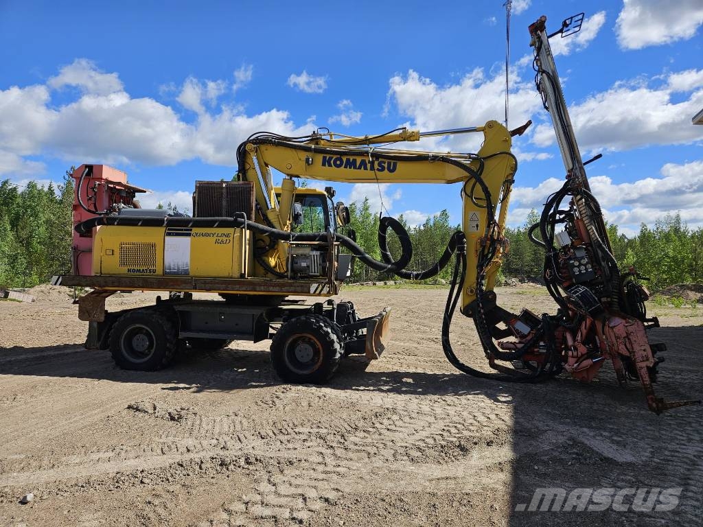 Sandvik DQ 240 ja Komatsu PW 180-7K Overfladeboreudstyr / Borerigge