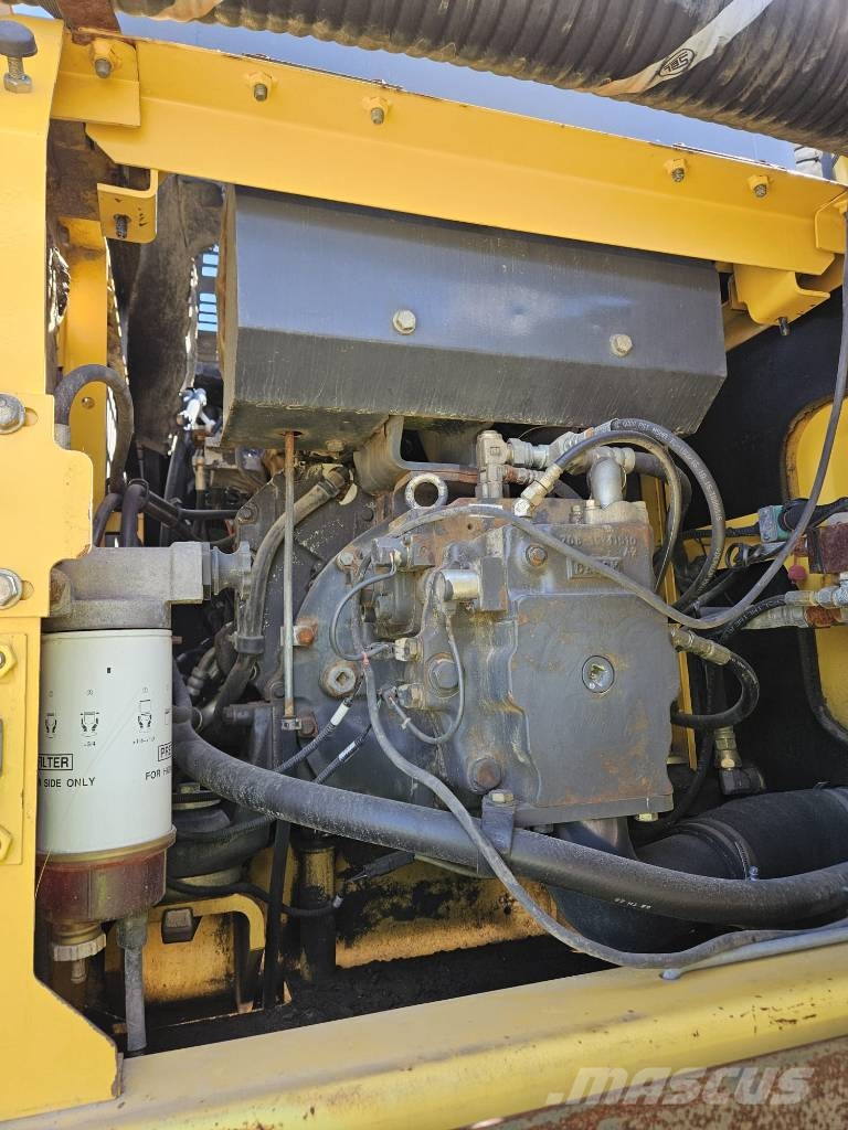 Sandvik DQ 240 ja Komatsu PW 180-7K Overfladeboreudstyr / Borerigge