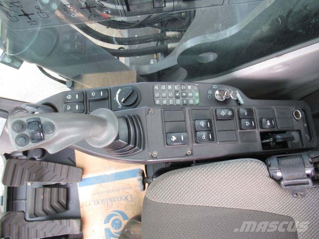 Volvo EC300DL PYÖRITTÄJÄLLÄ 履带挖掘机