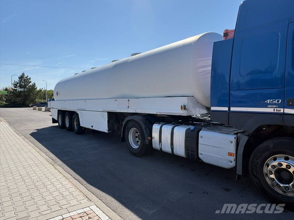 Kässbohrer STB 43m³ PETROL Semirremolques cisterna