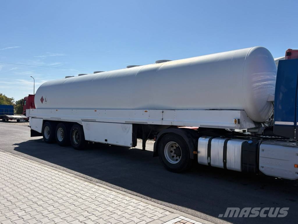 Kässbohrer STB 43m³ PETROL Semirremolques cisterna
