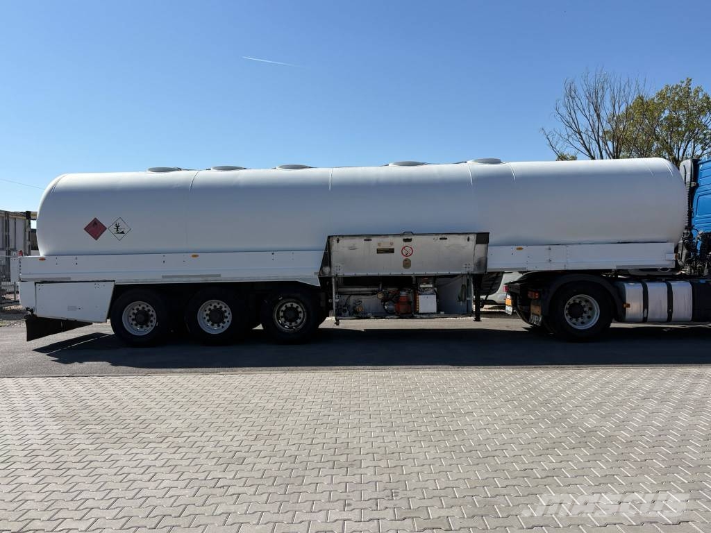 Kässbohrer STB 43m³ PETROL Semirremolques cisterna