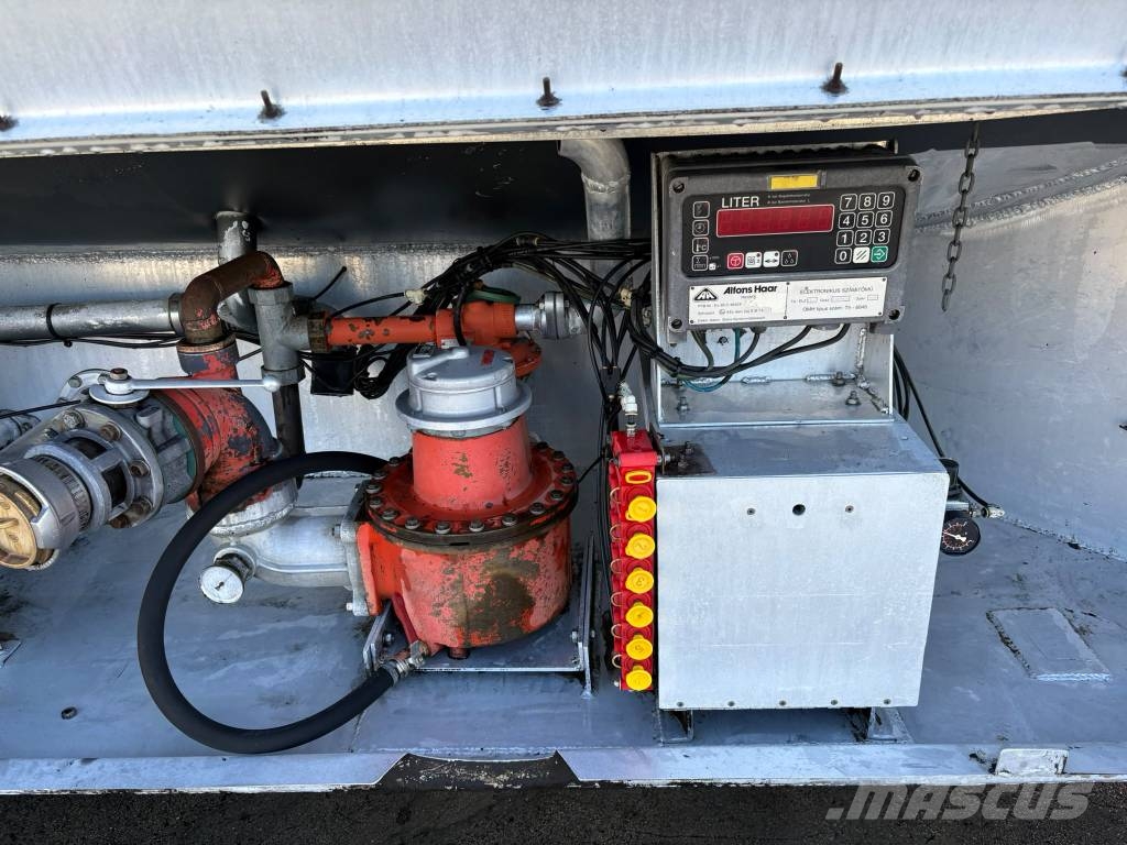 Kässbohrer STB 43m³ PETROL Semirremolques cisterna