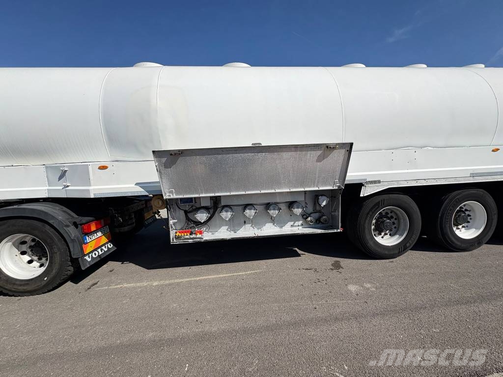 Kässbohrer STB 43m³ PETROL Semirremolques cisterna