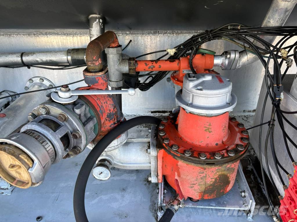 Kässbohrer STB 43m³ PETROL Semirremolques cisterna