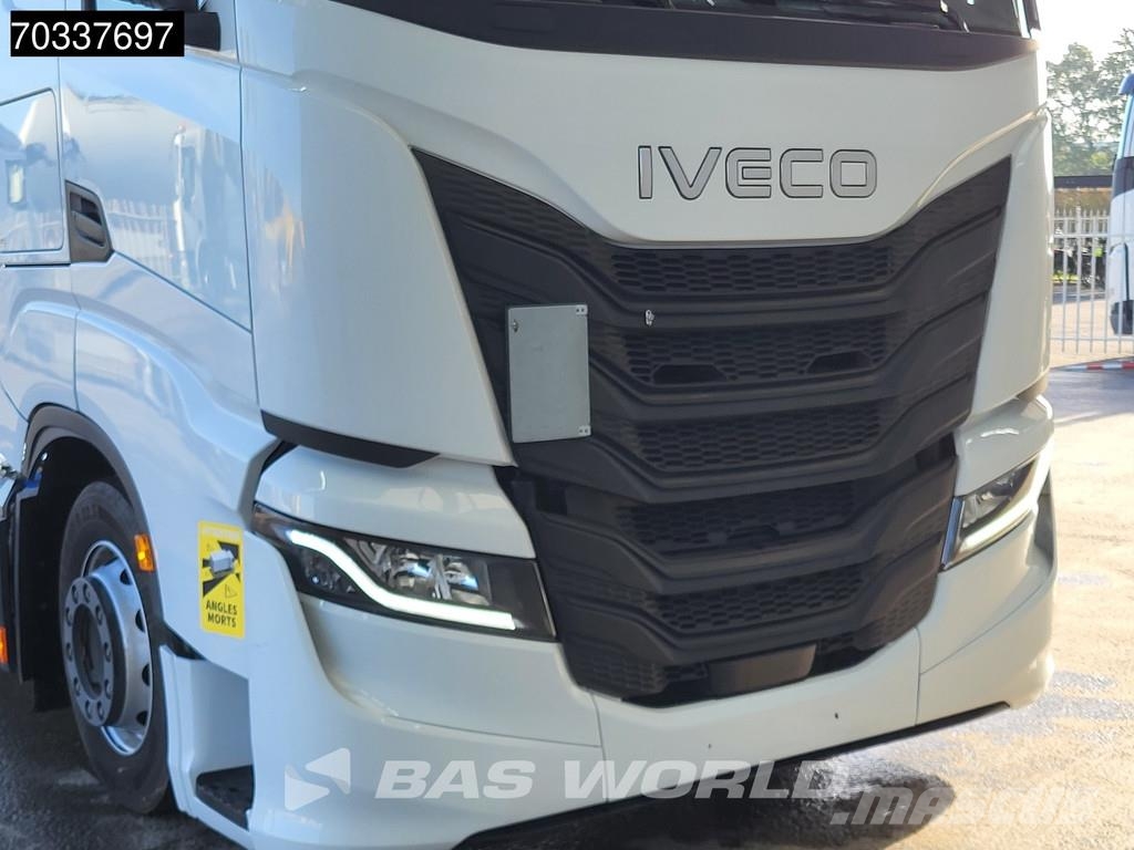 Iveco S-Way 460 4X2 Mega 2x Tanks Standklima Navi ACC Vlačilci