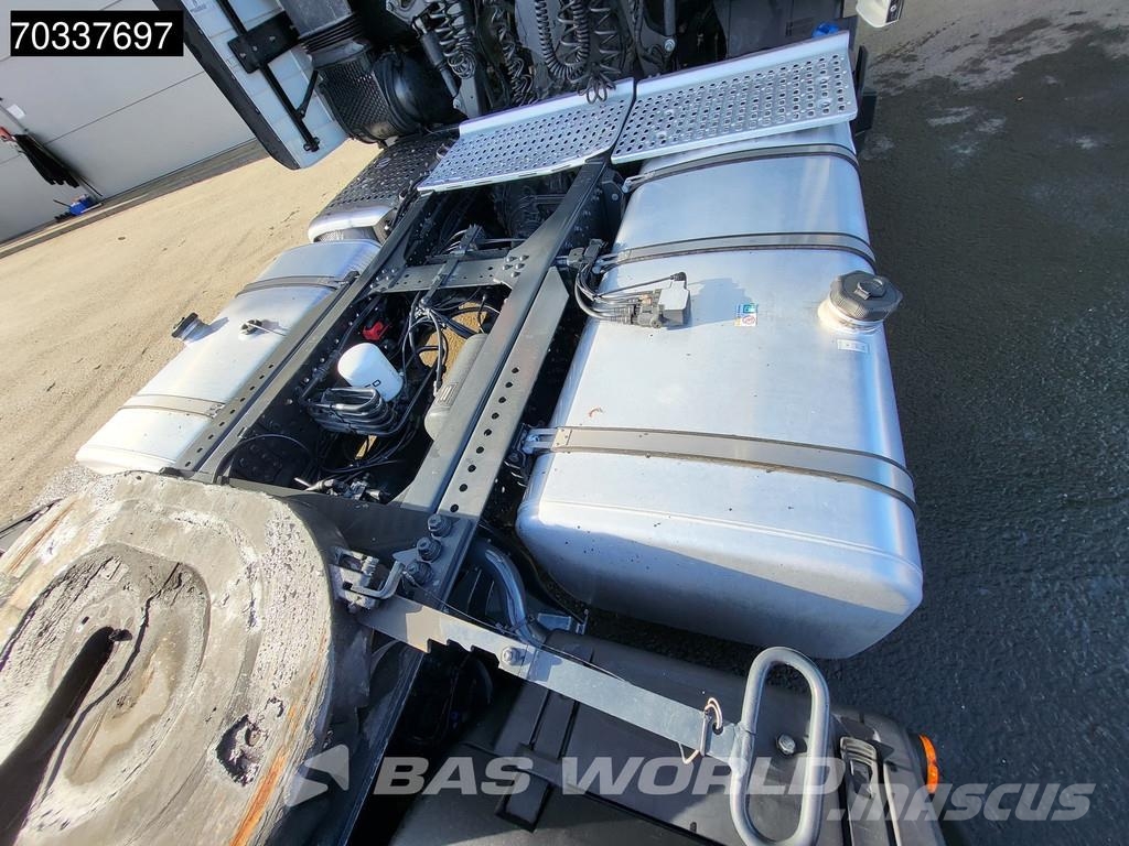 Iveco S-Way 460 4X2 Mega 2x Tanks Standklima Navi ACC Vlačilci