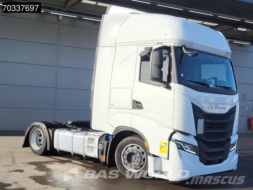 Iveco S-Way 460 4X2 Mega 2x Tanks Standklima Navi ACC Vlačilci