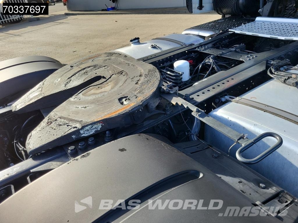 Iveco S-Way 460 4X2 Mega 2x Tanks Standklima Navi ACC Vlačilci