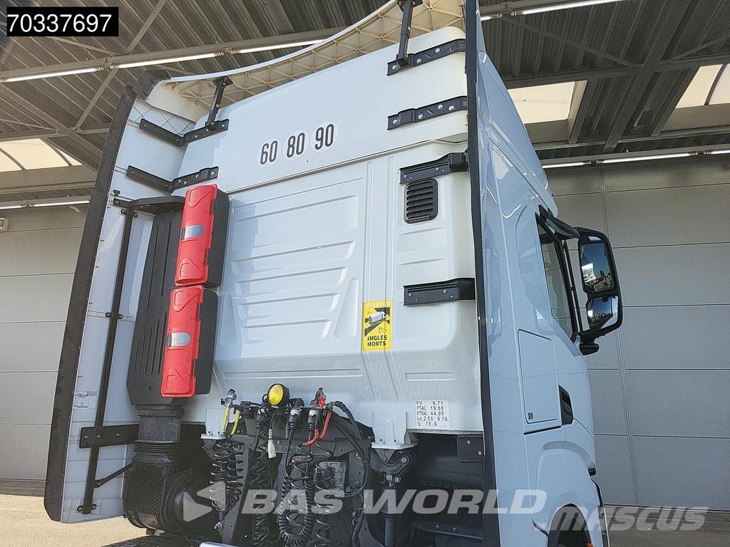 Iveco S-Way 460 4X2 Mega 2x Tanks Standklima Navi ACC Vlačilci