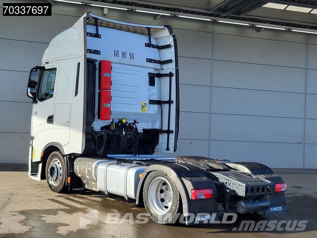 Iveco S-Way 460 4X2 Mega 2x Tanks Standklima Navi ACC Vlačilci