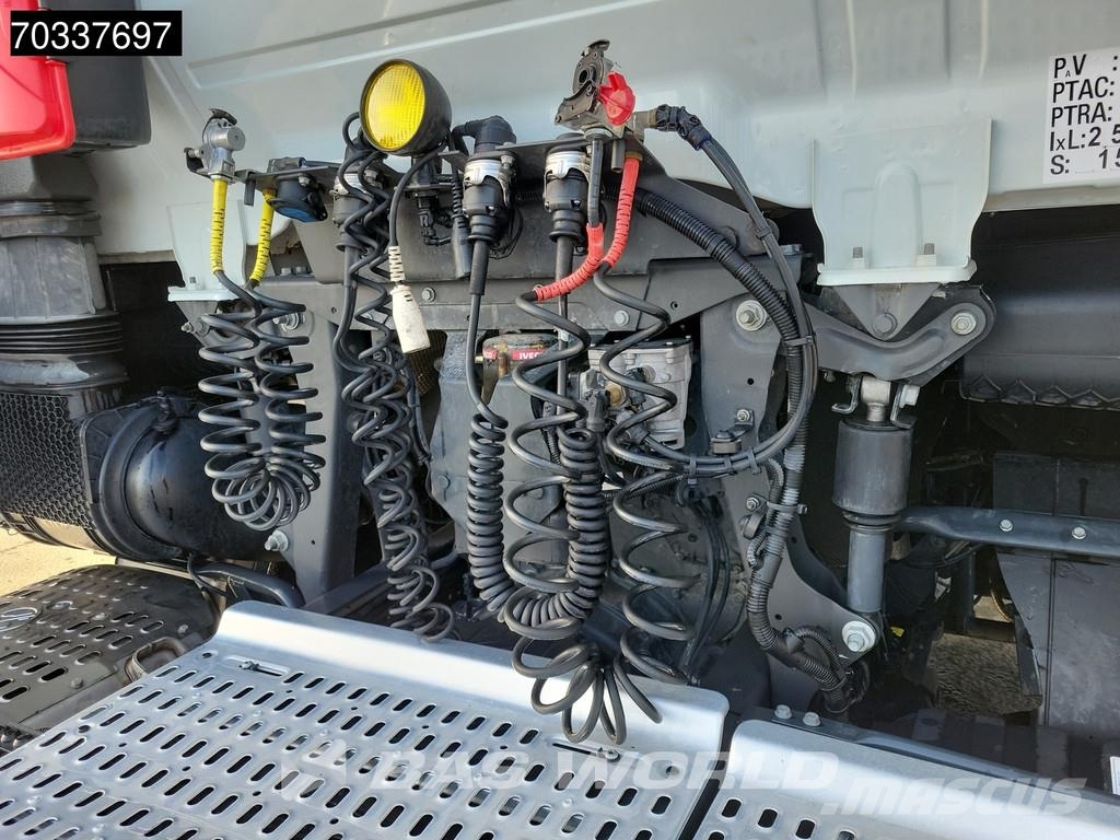 Iveco S-Way 460 4X2 Mega 2x Tanks Standklima Navi ACC Vlačilci