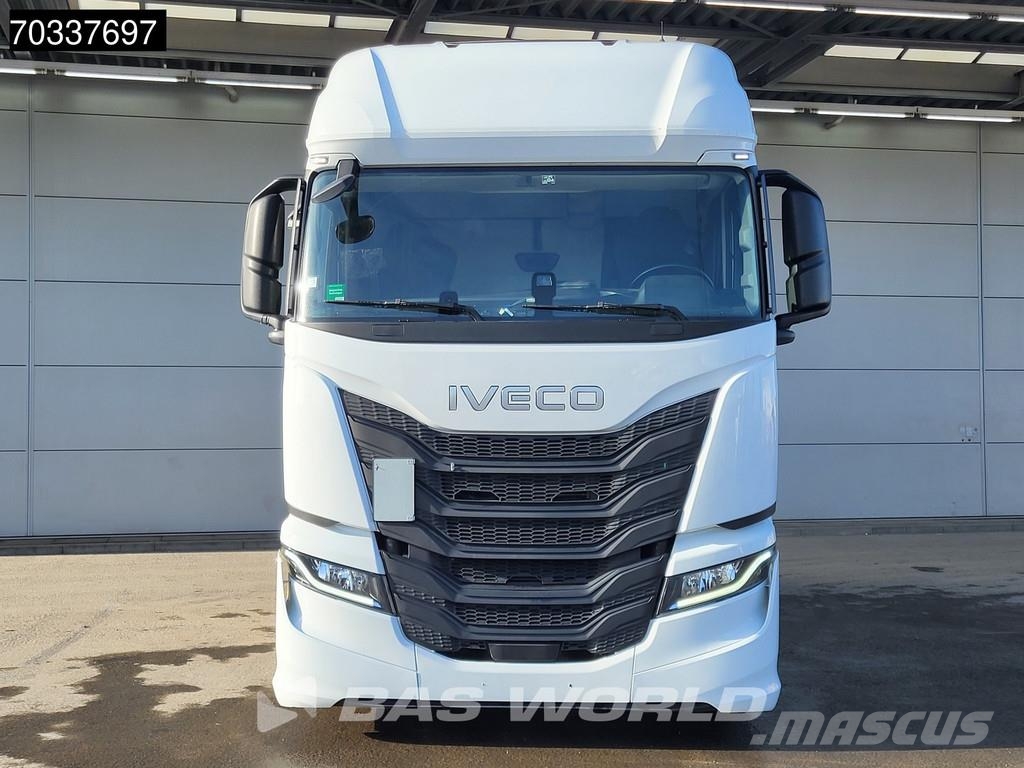 Iveco S-Way 460 4X2 Mega 2x Tanks Standklima Navi ACC Vlačilci