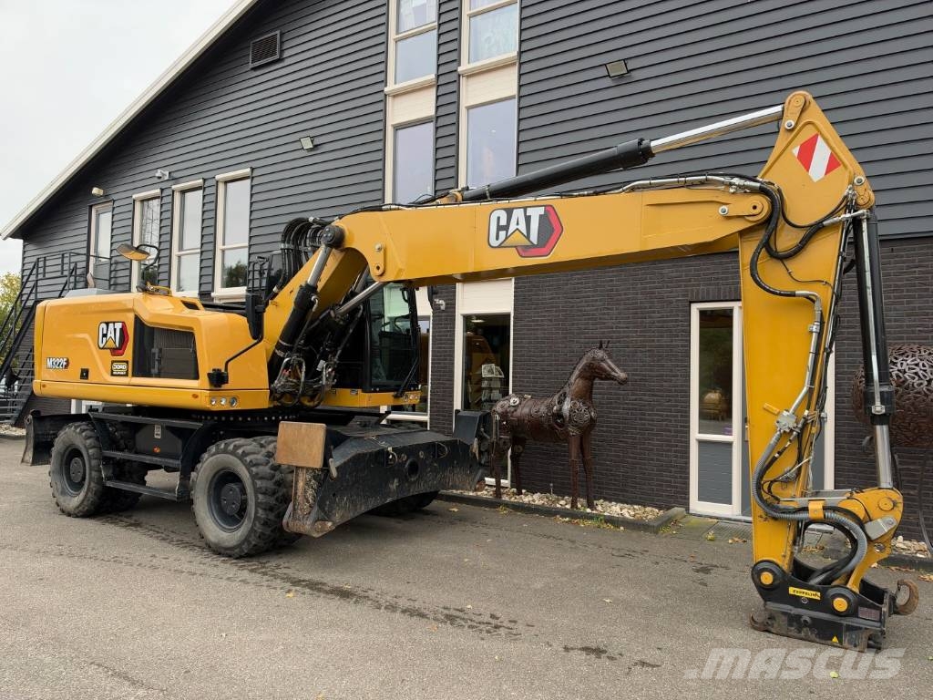 CAT M 322 F حفارات بعجل