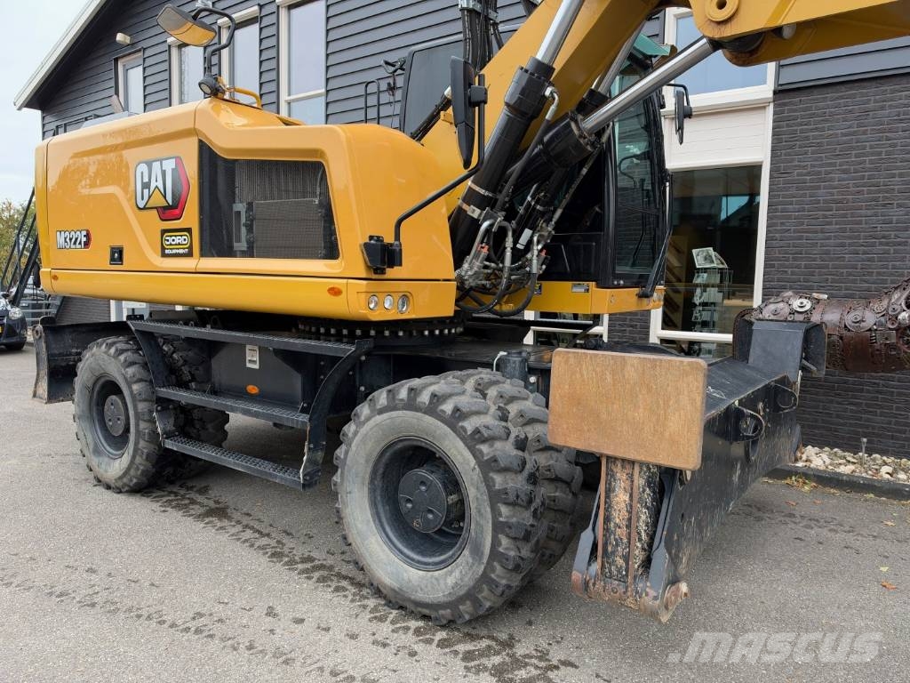 CAT M 322 F حفارات بعجل