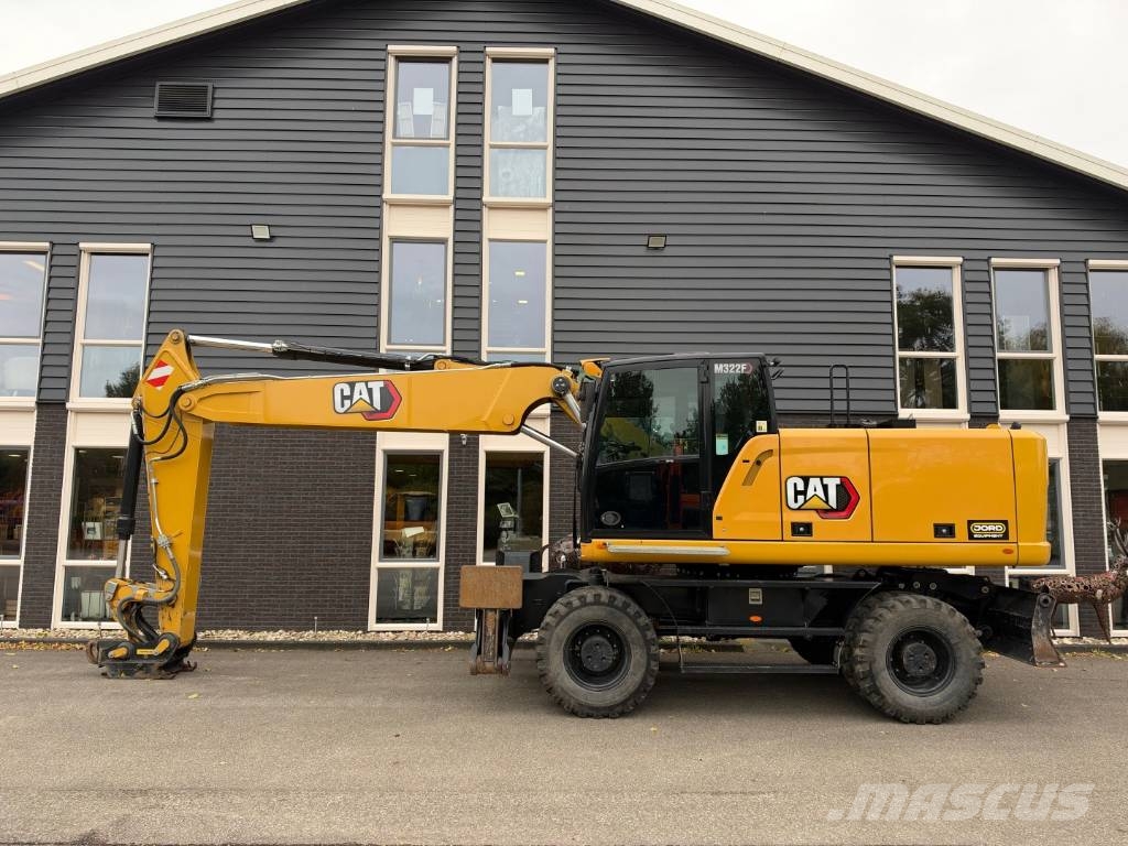 CAT M 322 F حفارات بعجل