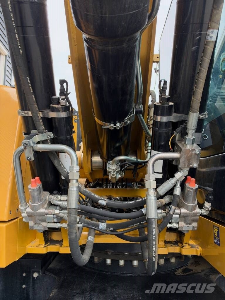 CAT M 322 F حفارات بعجل
