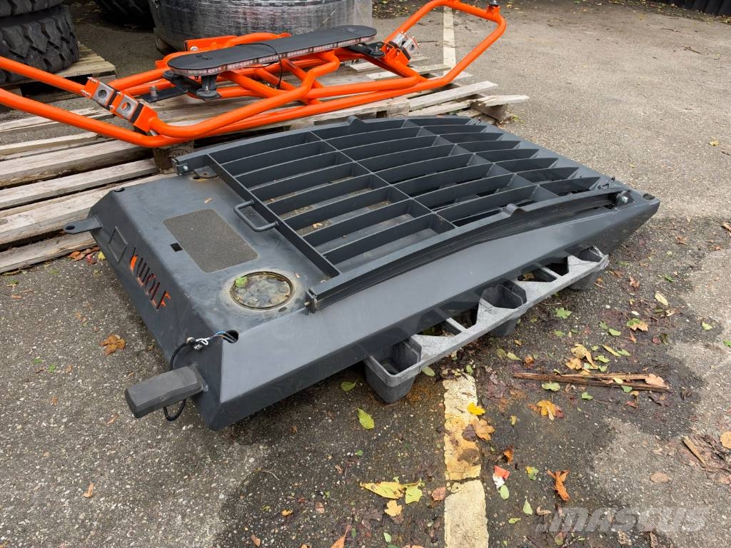 CAT M 322 F حفارات بعجل