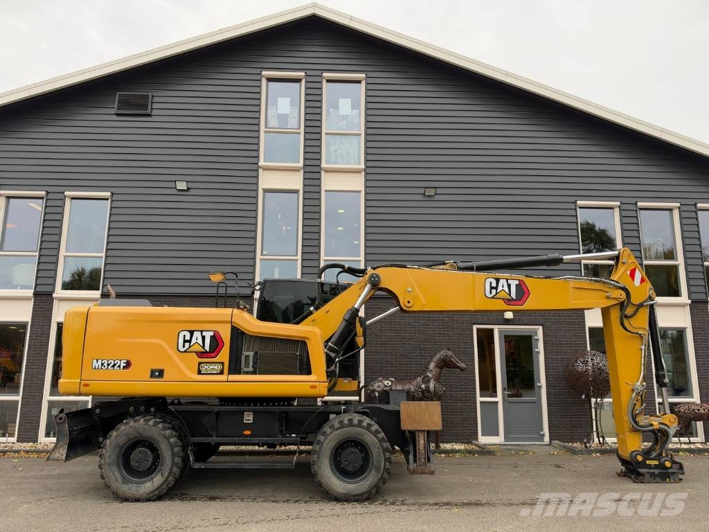 CAT M 322 F حفارات بعجل