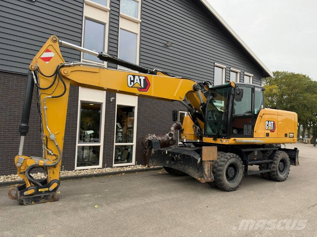 CAT M 322 F حفارات بعجل