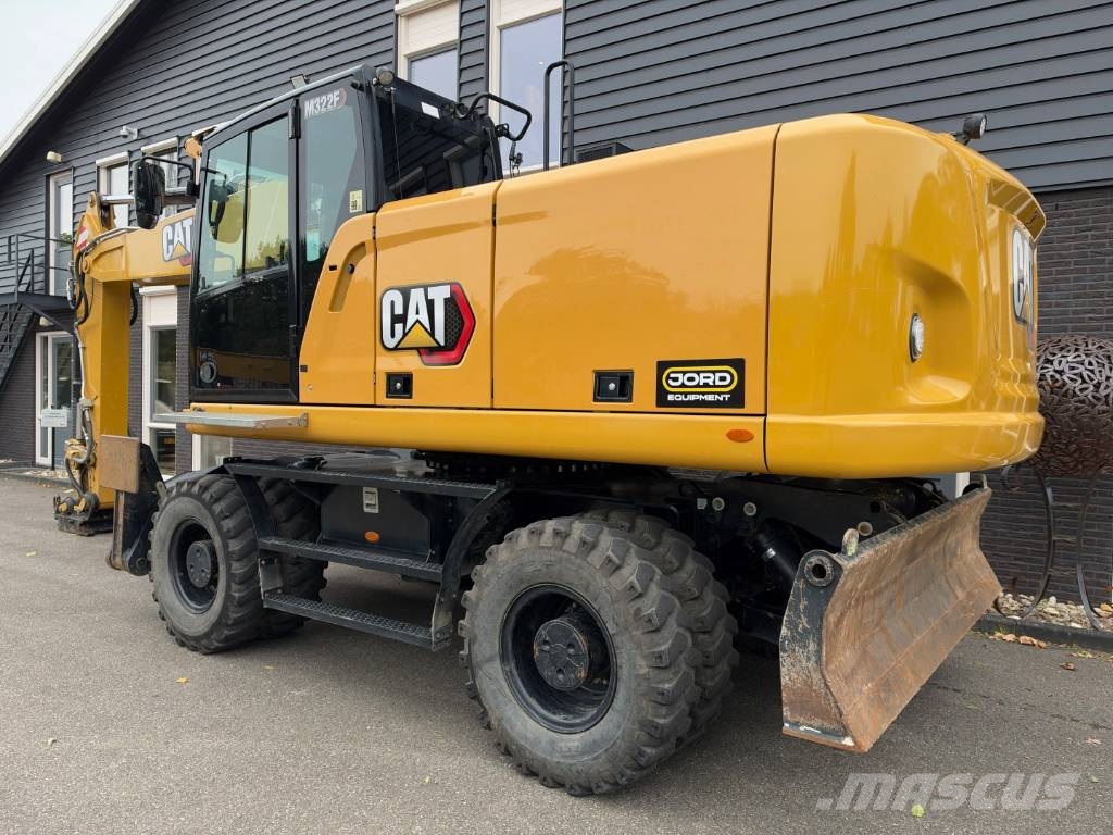 CAT M 322 F حفارات بعجل