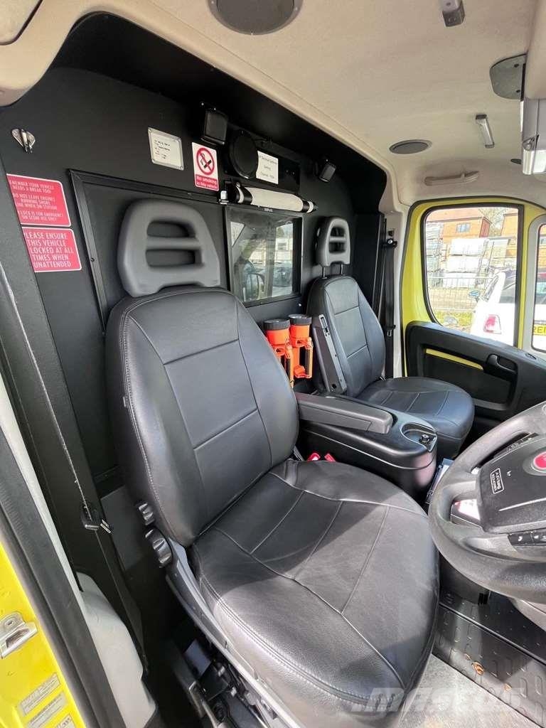 Fiat Ducato A&E Fiat Ducato A&E Ambulance with Stryker Ambulanssit