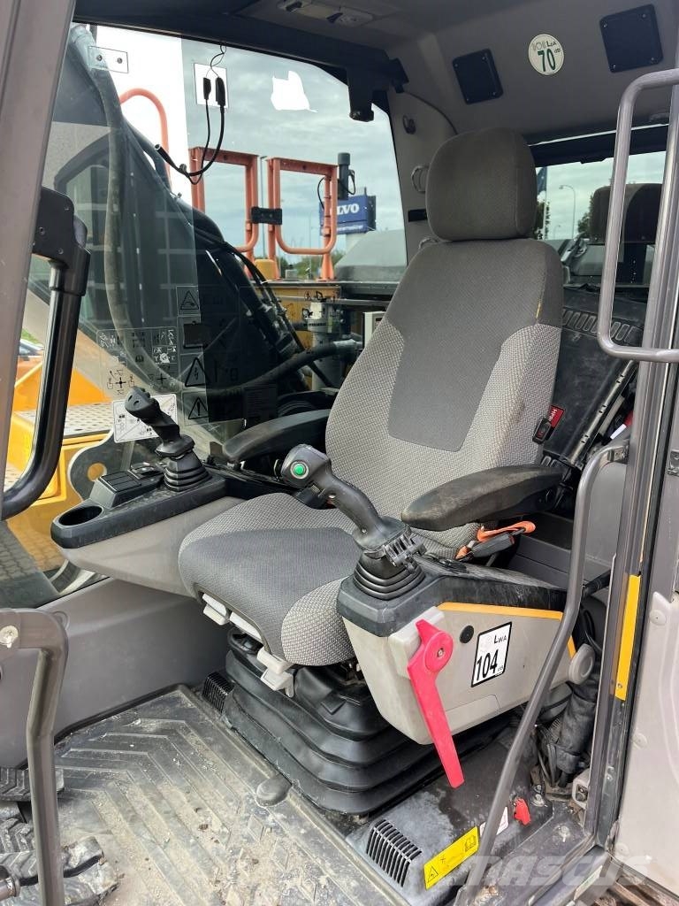 Volvo EC300EL Kāpurķēžu ekskavatori