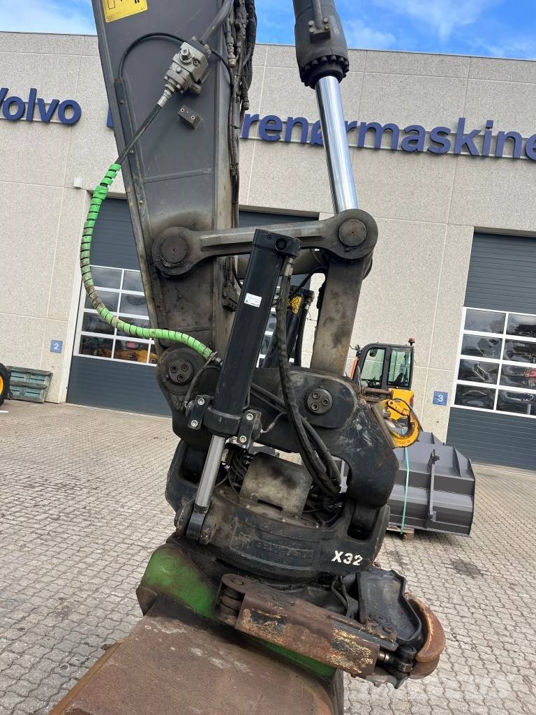 Volvo EC300EL Kāpurķēžu ekskavatori