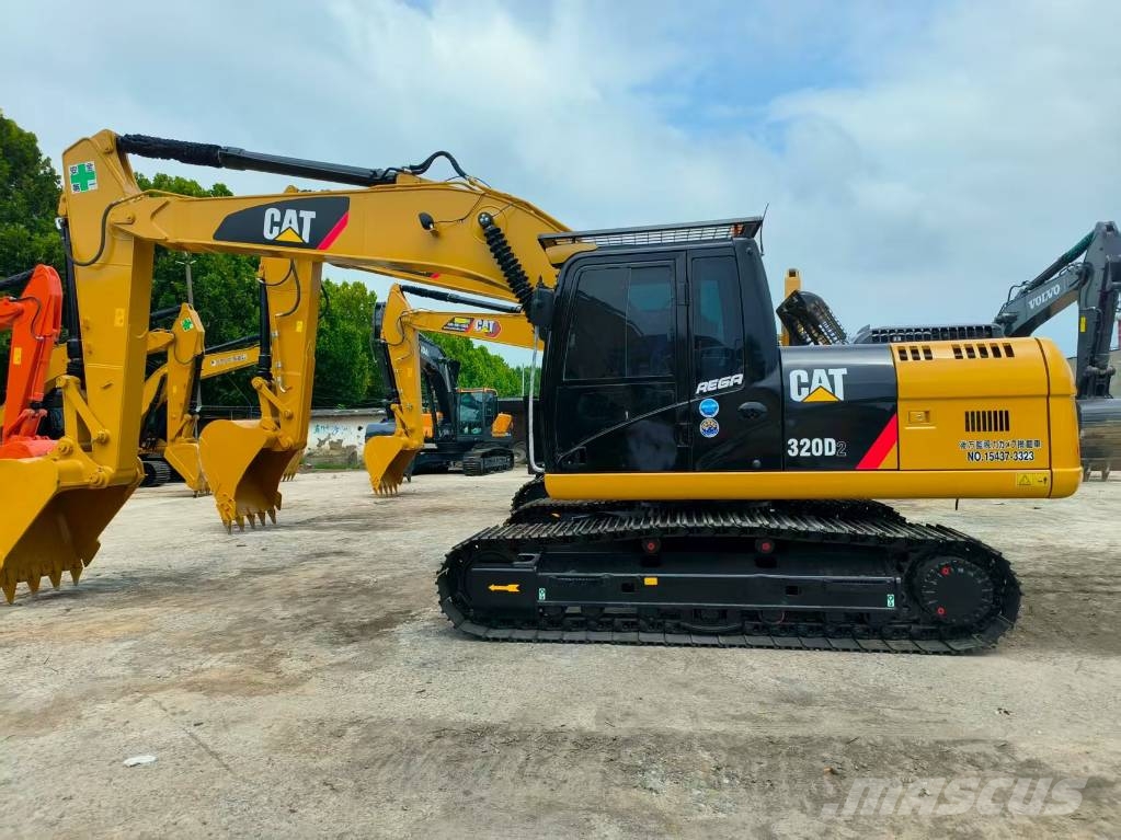 CAT 320 D2 Kāpurķēžu ekskavatori