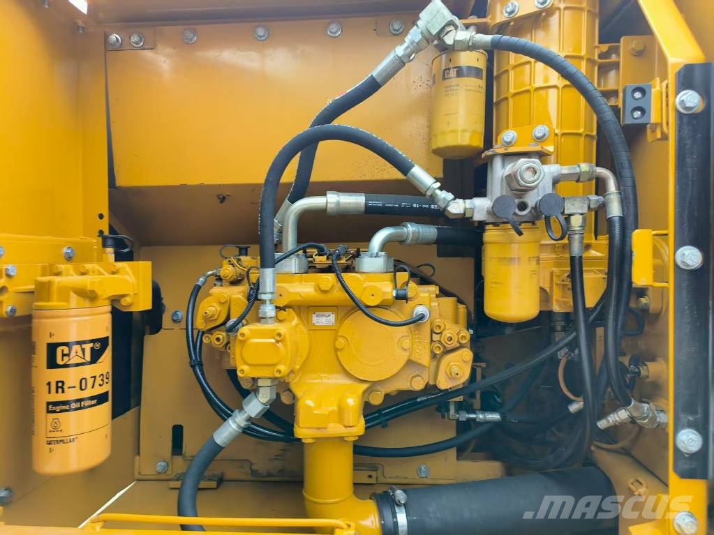 CAT 320 D2 Kāpurķēžu ekskavatori