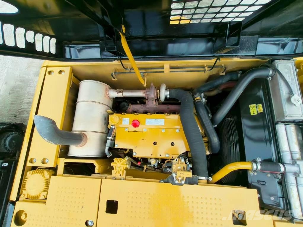 CAT 320 D2 Kāpurķēžu ekskavatori