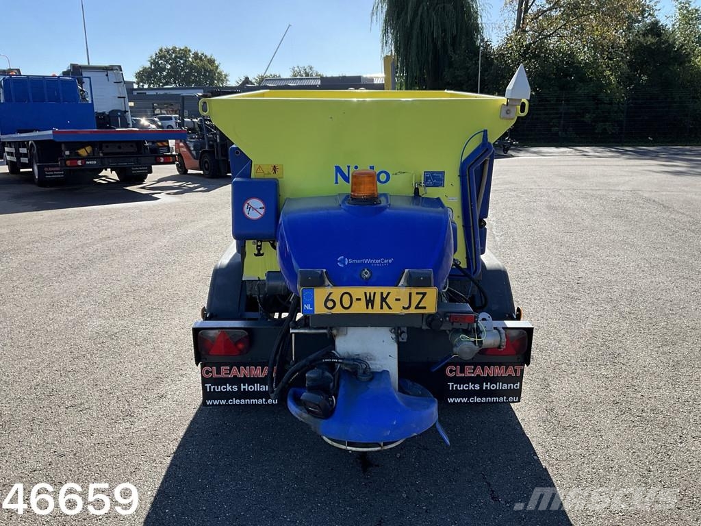 Esve 2-assige aanhangwagen met Nido 1,1 m³ zoustrooier その他トレーラー