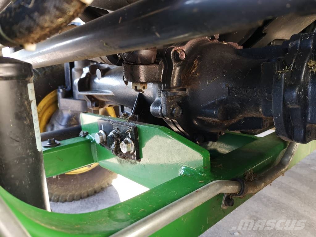 John Deere 1585 Päältäajettavat ruohonleikkurit
