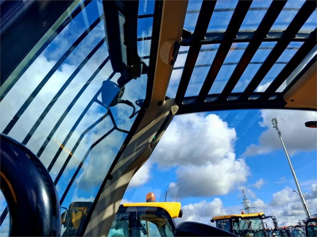 JCB 540-140 مناولات متداخلة