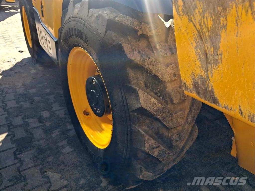 JCB 540-140 مناولات متداخلة