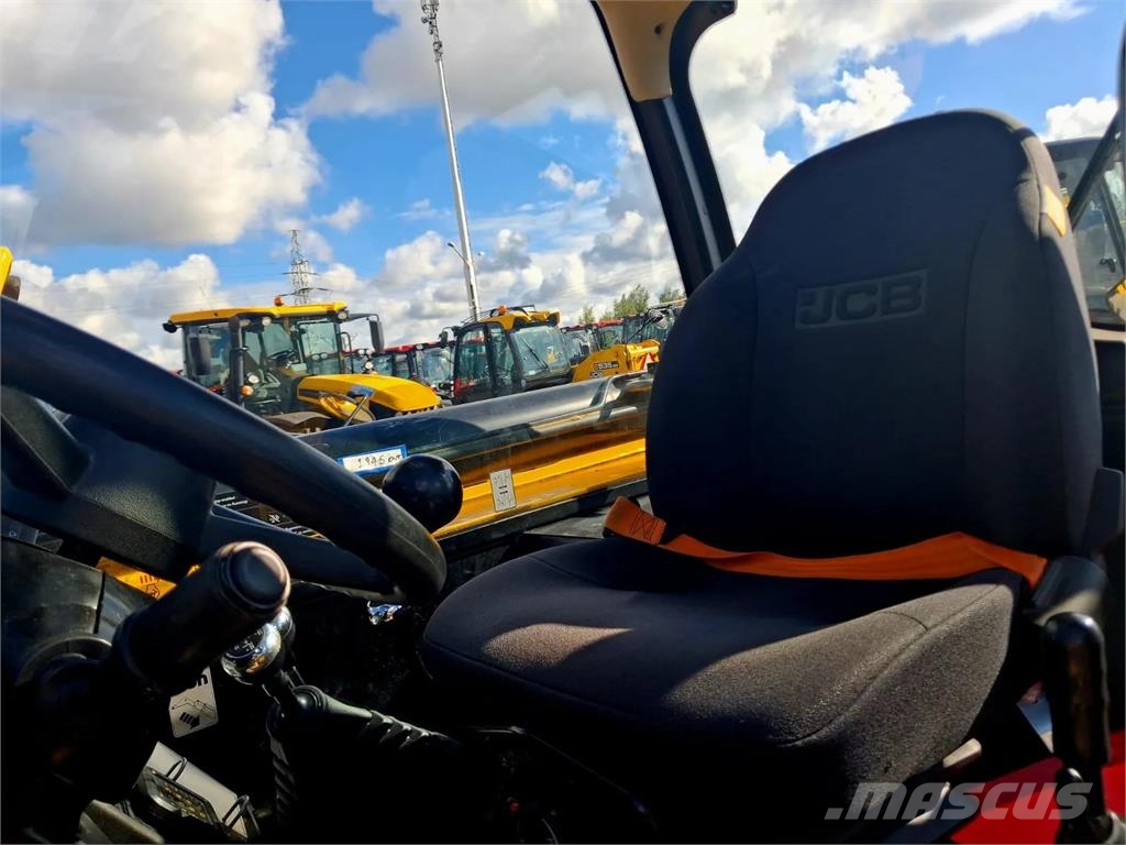 JCB 540-140 مناولات متداخلة