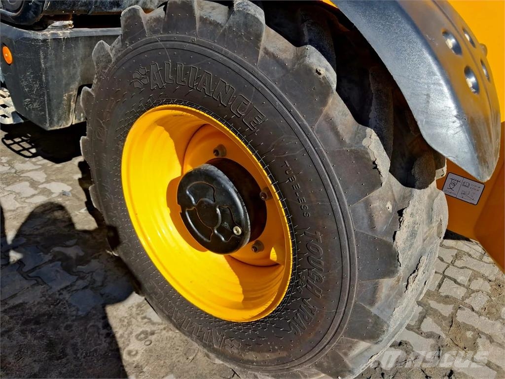 JCB 540-140 مناولات متداخلة