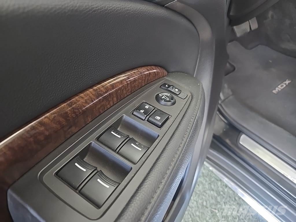 Acura MDX Автомобілі