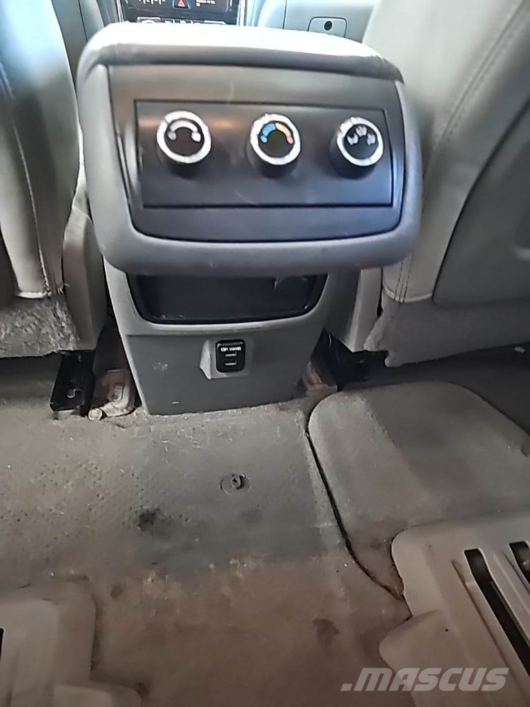 Buick Enclave Avtomobili