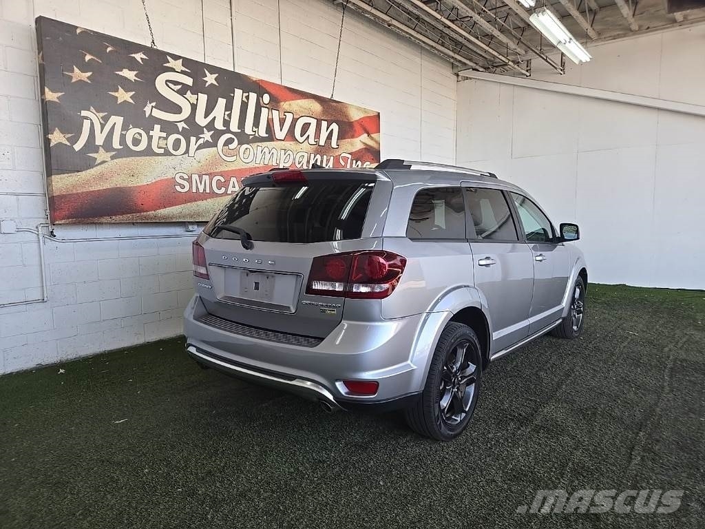 Dodge Journey Автомобілі