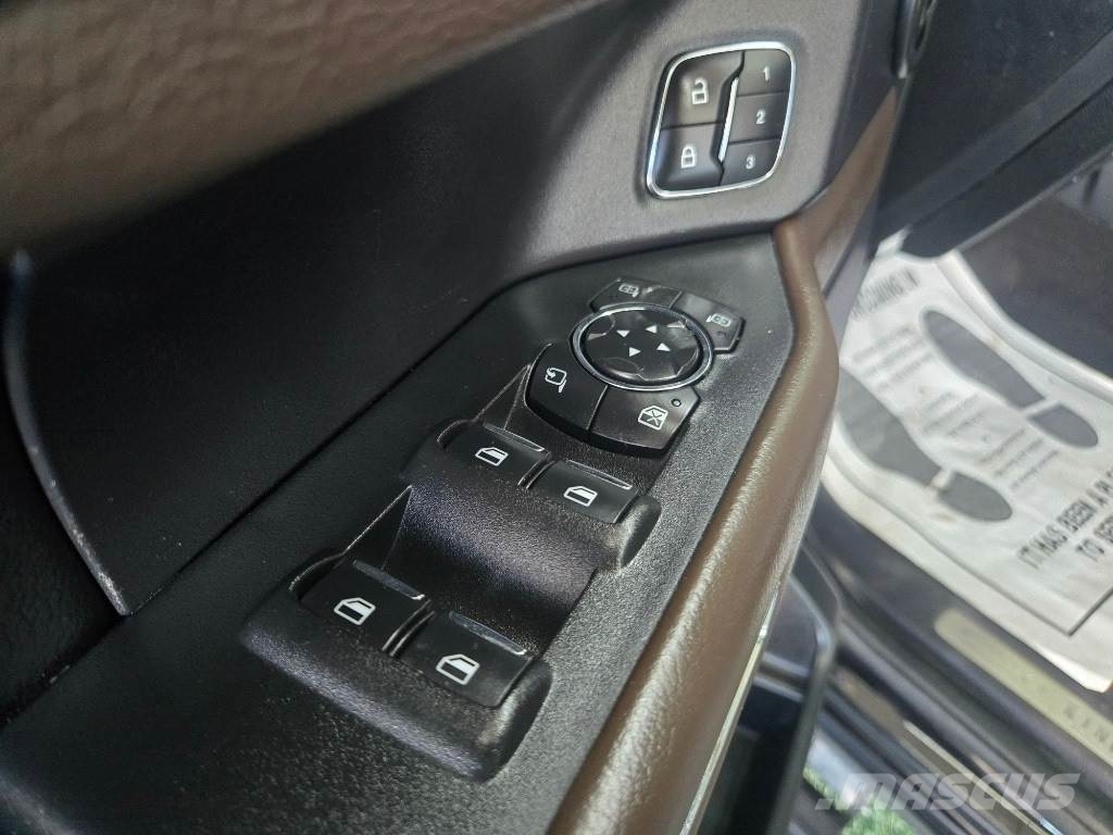 Ford Expedition Max Auto's